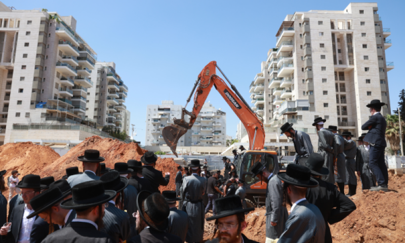 הפגנת חרדים ביהוד [צילום: דוד כהן/פלאש 90]