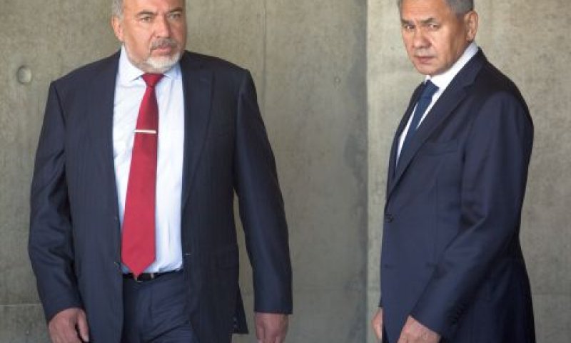אביגדור ליברמן עם עמיתו הרוסי [צילום: הדס פרוש / פלאש 90]