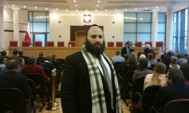 הרב מרגולין בבית המשפט לחוקה בפולין [צילום: EJA]