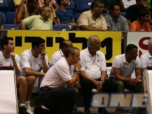 צביקה שרף. הורה ללכת על הגבוהים בפתיחה [צילום: יעל מרגלית]
