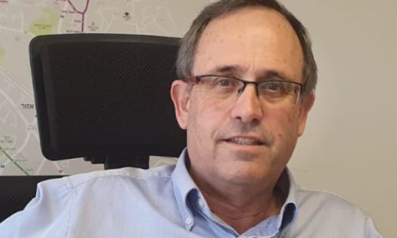 גליק. התובעת ניסתה להדיחו לעדות שקר