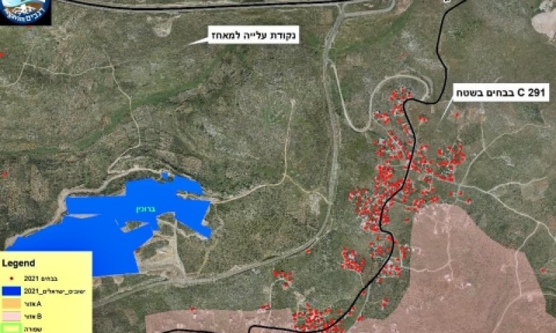 אחד המאחזים מול מאות בתים פלשתיניים לא חוקיים בשטח סי [צילום: תנועת רגבים]