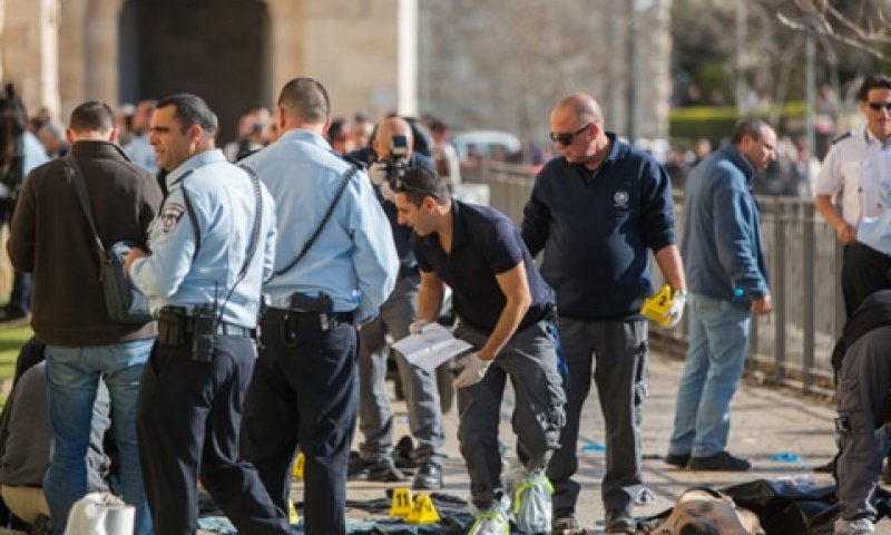 זירת הפיגוע [צילום: יונתן זינדל, פלאש 90]