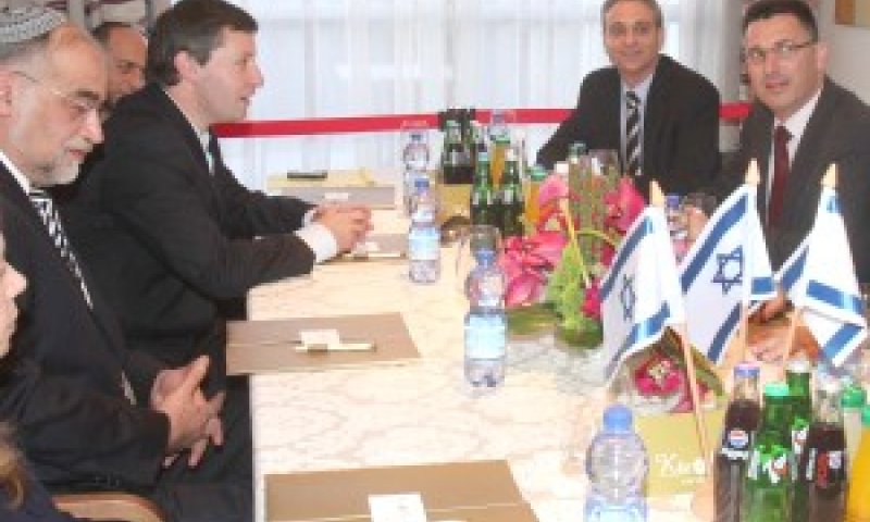 צוותי המו"מ של הליכוד וישראל ביתנו [צילום: פלאש 90]