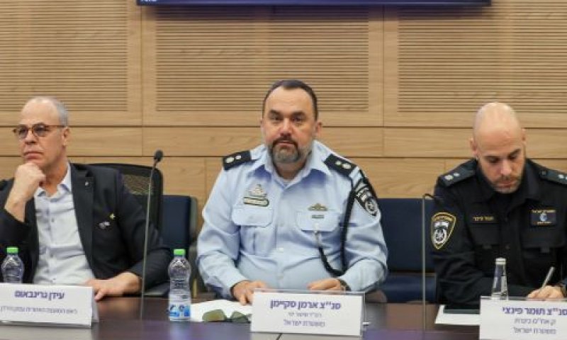 סנ"צ ארמן סקיימן. "כל עבריין מחזיק ספינה כסמל סטטוס" [צילום: דני שם טוב, דוברות הכנסת]
