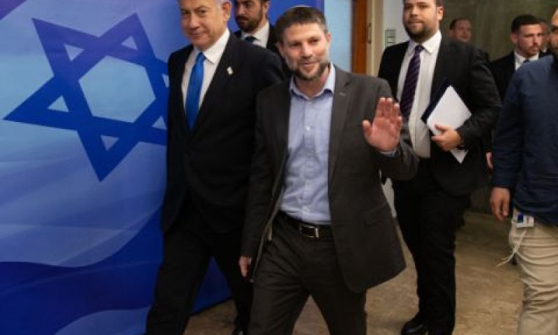 סמוטריץ' ונתניהו. הסכמה על הרוב [צילום: אלכס קולומויסקי/פול פלאש 90]
