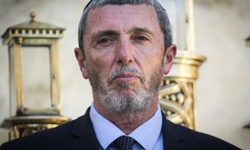 פרץ. נכנע לשטח? [צילום: פלאש 90]