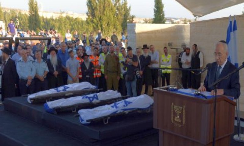 הלוויית גיל-עד שער, נפתלי פרנקל ואייל יפרח [צילום: פלאש 90]