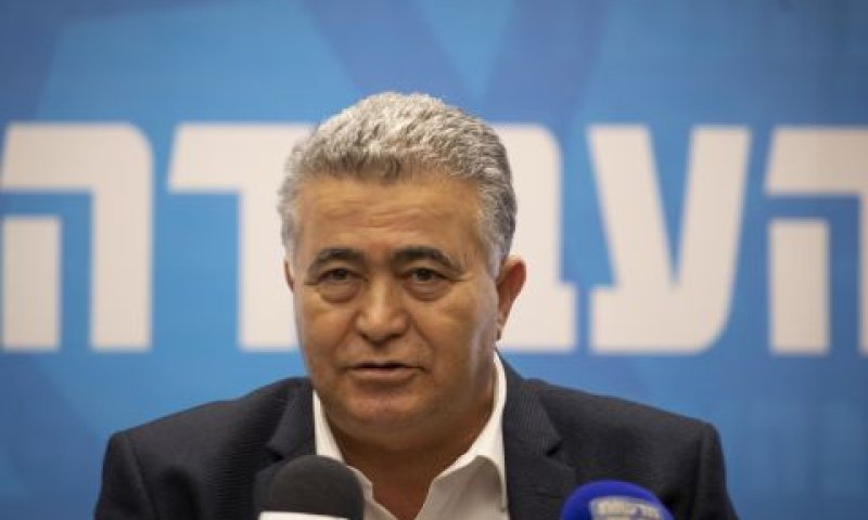 פרץ. נגד ממשלת ימין צרה [צילום: הדס פרוש/פלאש 90]