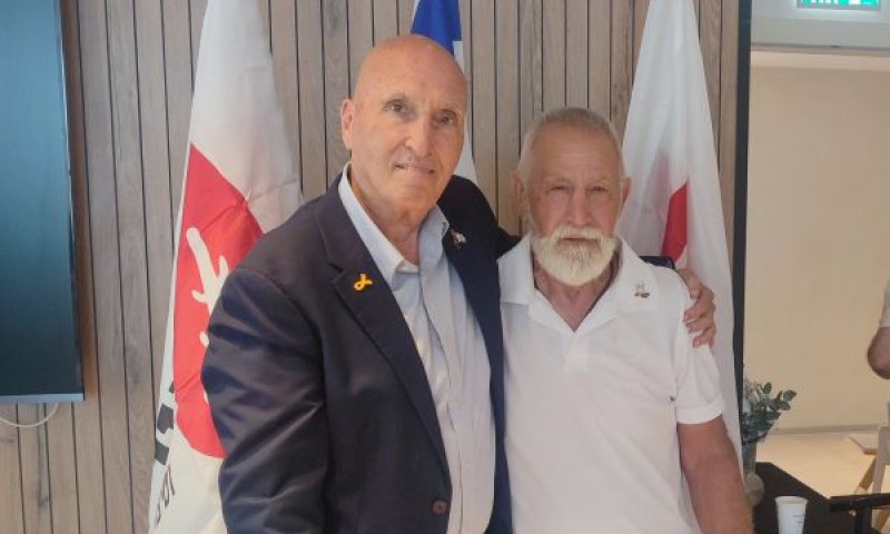 מימין: אלי בן שם ואלי טהר [צילום: ארגון יד לבנים]