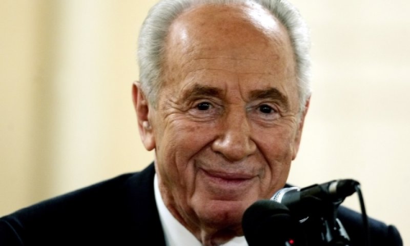 שמעון פרס ברומא [צילום: AP]