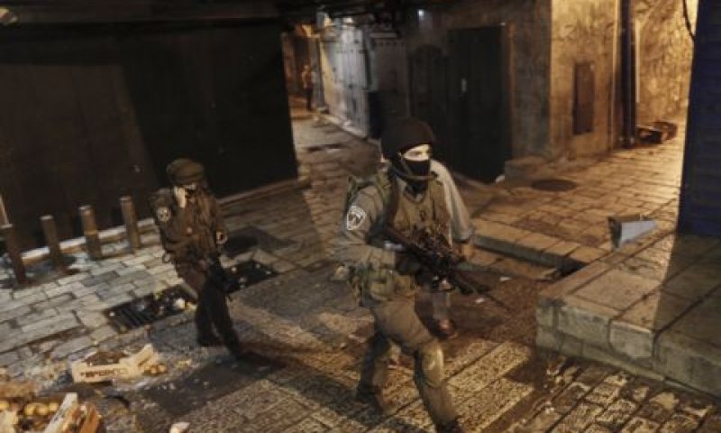זירת הפיגוע ברחוב הגיא [צילום: יונתן זינדל/פלאש 90]