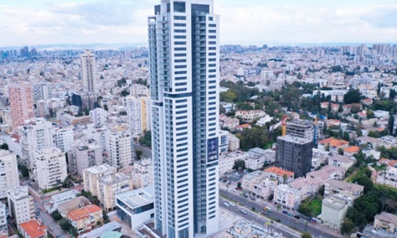 מגדל פסגת דן. 40 קומות ו-195 יח"ד [צילום: חיים אייז]