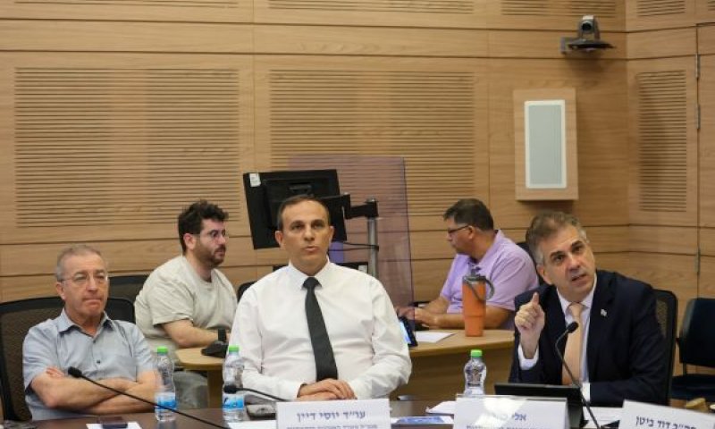 אלי כהן, יוסי דיין, מאיר שפיגלר [צילום: דני שם-טוב/דוברות הכנסת]