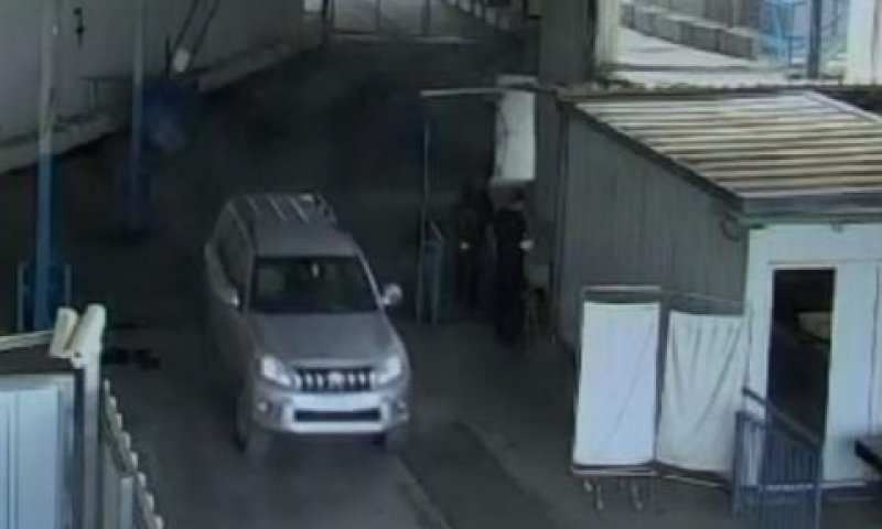 רכב עובד הקונסוליה הצרפתית במעבר הגבול [צילום: תקשורת שב"כ]