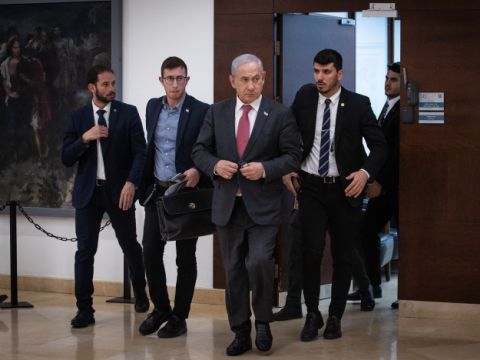 נתניהו לאחר התייעצות בכנסת [אורן בן-חקון/פלאש 90]