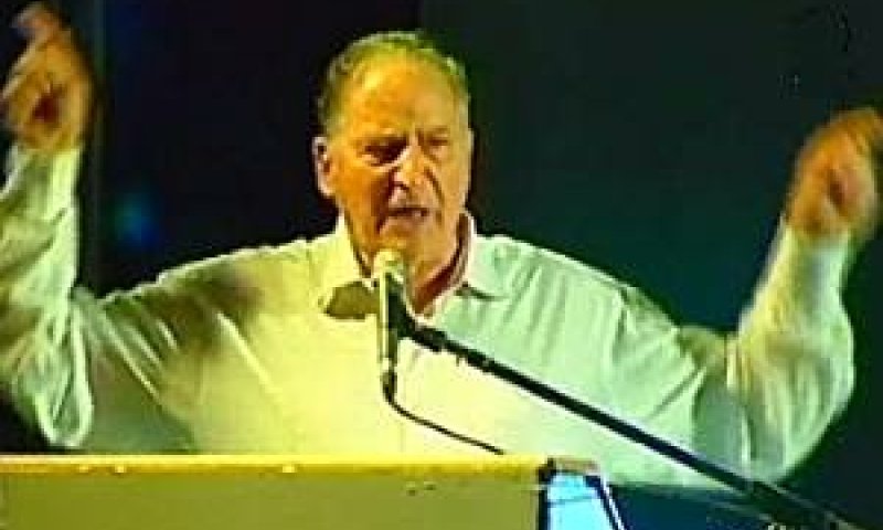 רן ארז על בימת הנואמים [צילום: ערוץ 2]