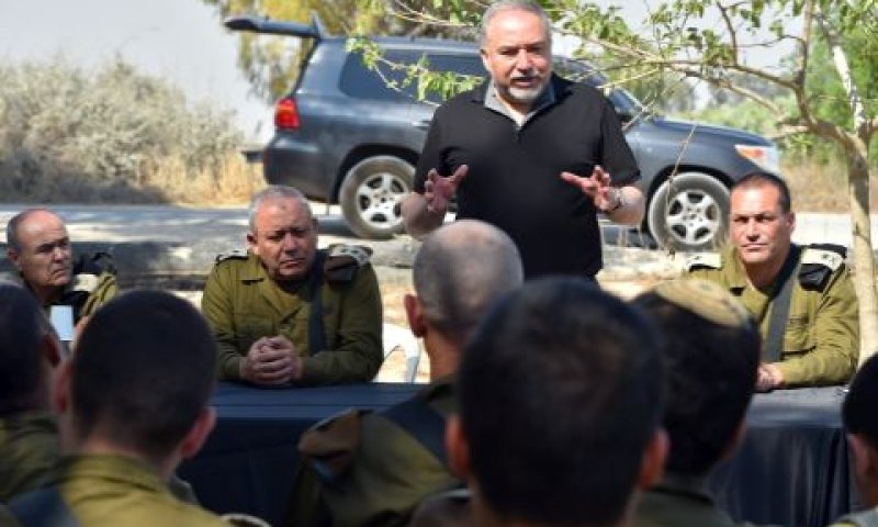 ליברמן באגודת עזה [צילום: אריאל חרמוני, משרד הביטחון]