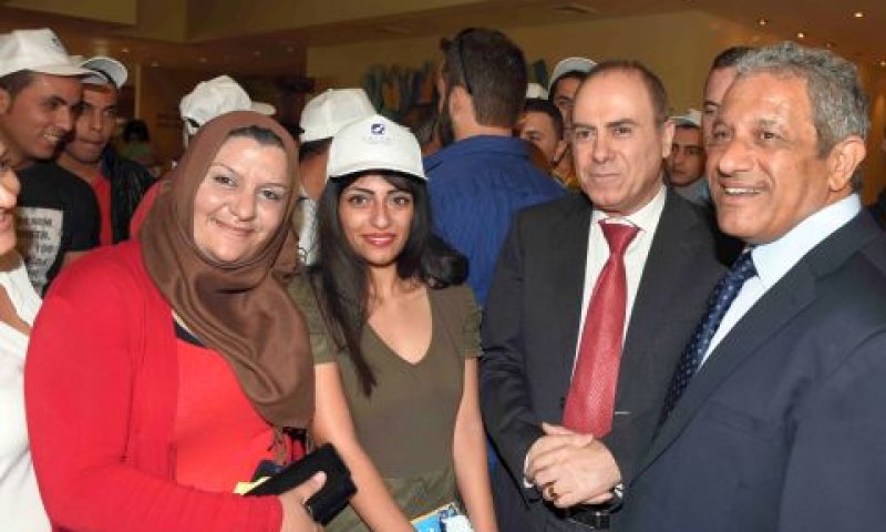 השר שלום עם עובדות ירדניות באילת