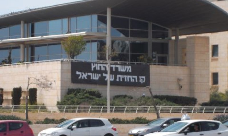 בניגוד לנוהל מפורש