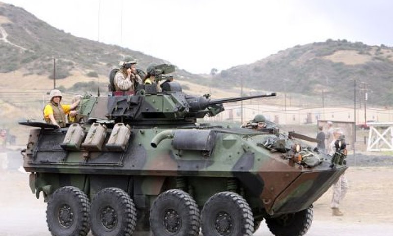 כלי רכב קלים לנחיתה [צילום: U. S. Marine Corps]