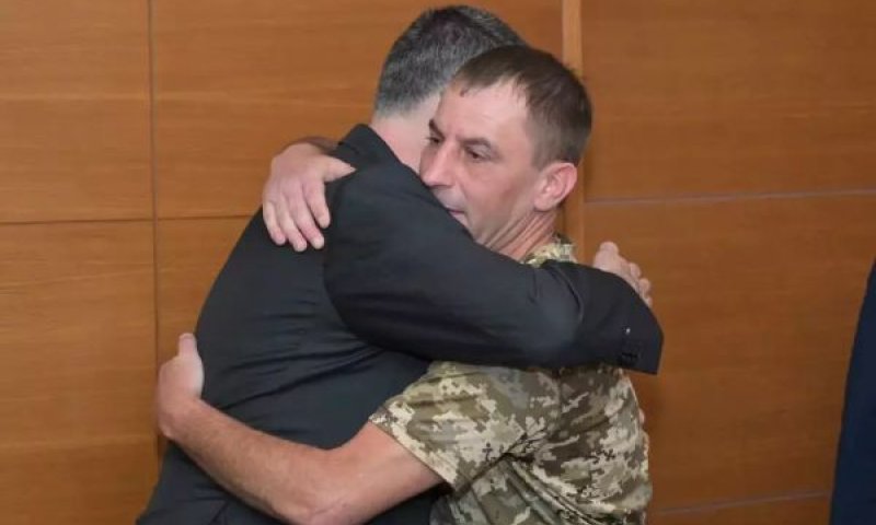 שר החוץ גדעון סער נפגש עם ארטיום בוריק [צילום: שלומי אמסלם, לע״ם]