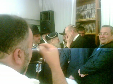 הגיע רגע הכאפות. אחריהן אולמרט ירוץ מהר יותר