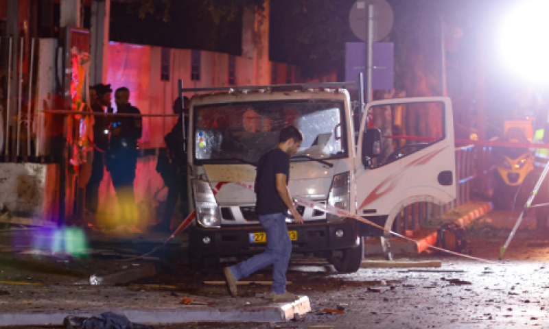 זירת פיצוץ המטען בדרום תל אביב [צילום: יהושוע יוסף/פלאש 90]