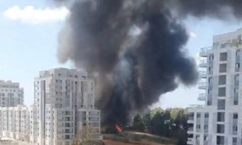 שריפה במחסן בבסיס צה"ל בתל השומר [צילום: לפי סעיף 29א' לחוק זכויות יוצרים]