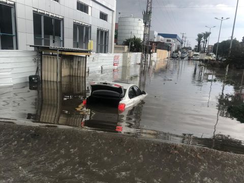 הצפות ברחוב הבושם באשדוד [צילום: תיעוד מבצעי כבאות והצלה]