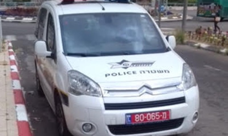 "תיעצרי אם לא תעלי לניידת"
