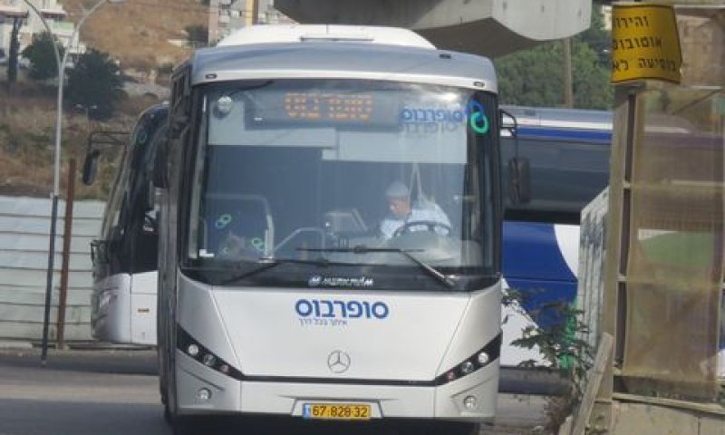 האיש מאחורי ההגה [צילום: שמואל וולף]