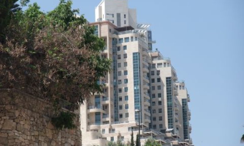 הולילנד. שאלת אחוזי הבנייה