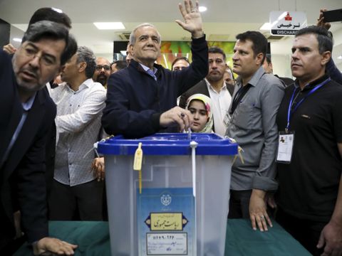 המועמד הרפורסמיט, מסעוד פז'קיאן [צילום: מג/יד חאהי/ISNA/AP]