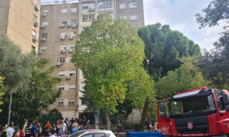 הפגיעה בכרמיאל [צילום: יצחק ויימן, כב״ה צפון]