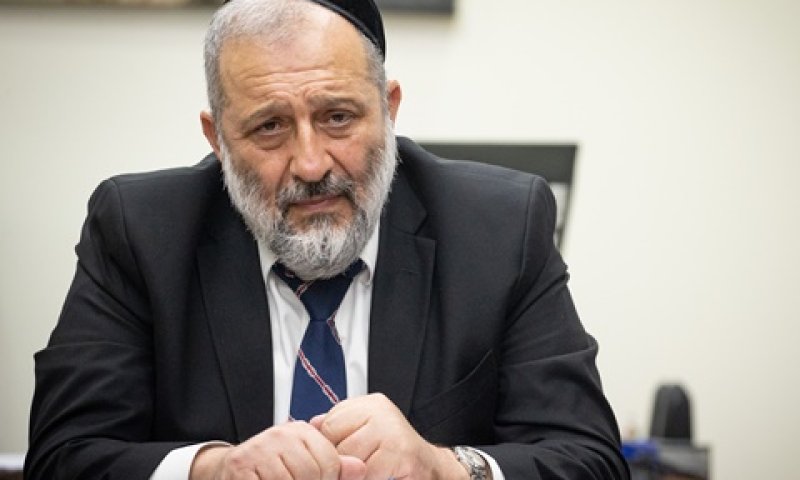 דרעי. מגרש ועמלות [צילום: יונתן זינדל, פלאש 90]