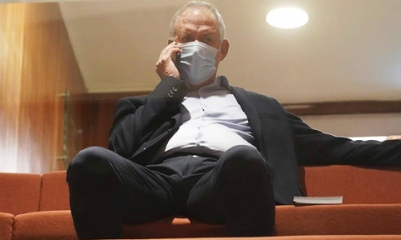 גנץ, הערב, ביציע המבודדים במליאת הכנסת [צילום: נועם מושקוביץ, דוברות הכנסת]