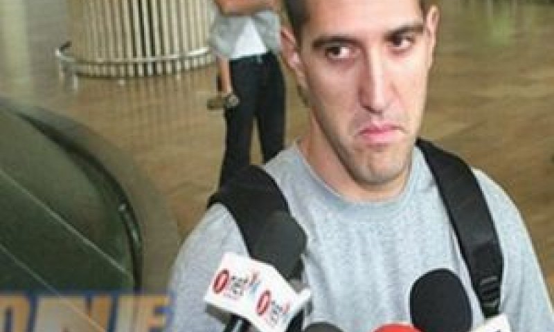 בורשטיין היום בנתב"ג. לא מתכוון לפרוש [צילום: יניב סופר, ONE]
