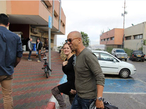 דידי הררי מגיע לב"יס לתקשורת באונ' אריאל [צילום: יח"צ]