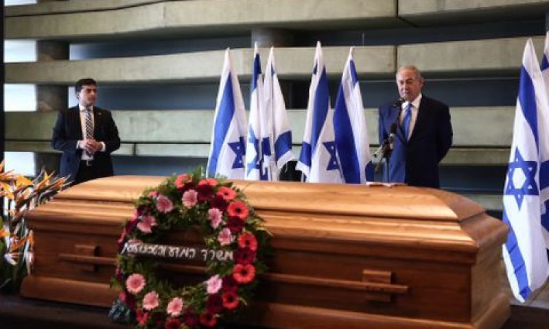 רה"מ סופד שטרס האשכבה לרונה רמון [צילום: מרים אלסטר/פלאש 90]
