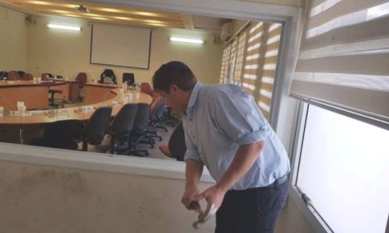 גרינברג. שובר את החומה