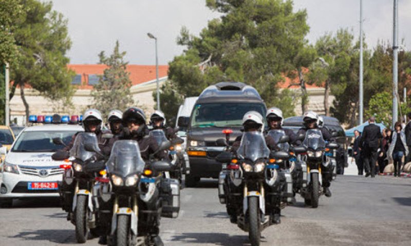 שיירת רה"מ. סופג את עליות הרכב [צילום: יונתן זינדל/פלאש 90]