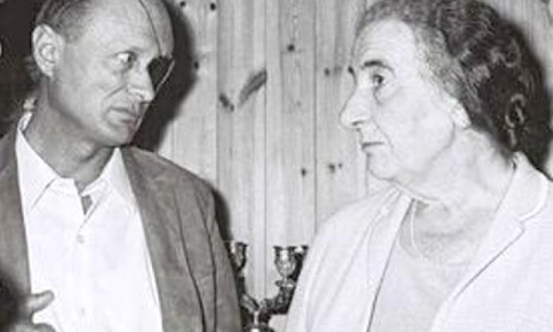 גולדה מאיר, משה דיין. שמרו סודות מחברי הממשלה? [צילום: לע"מ]