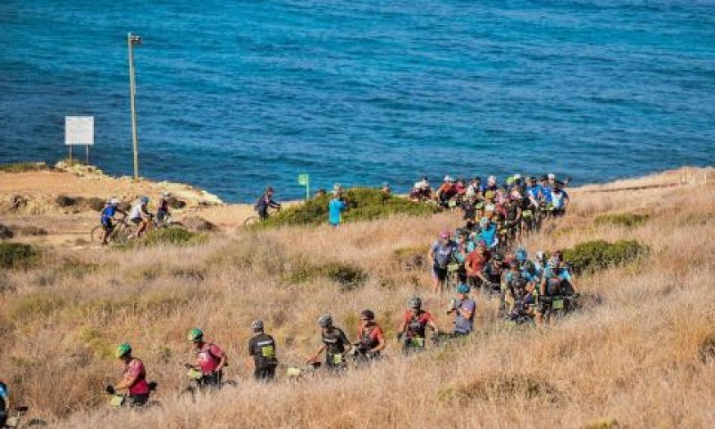 מטיילים במבואת ראש הנקרה [צילום: Ritvo photography]