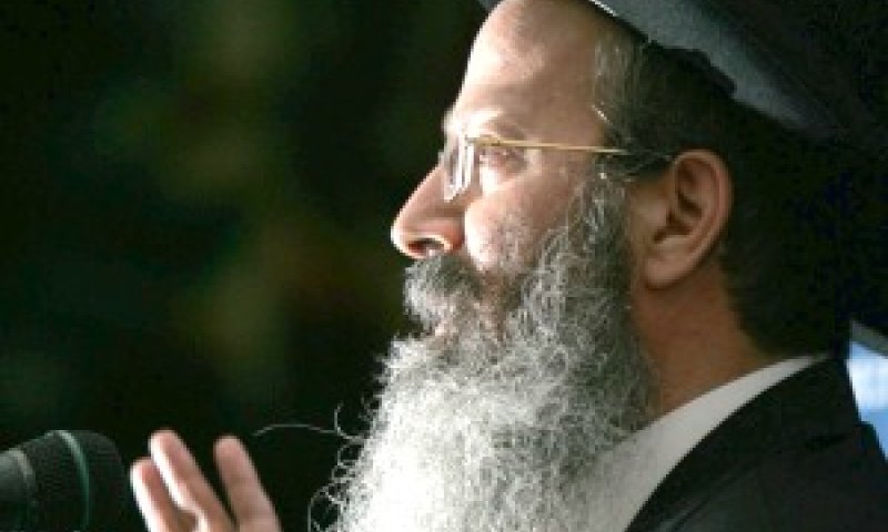 הרב אליעזר מלמד. חיזוק ממאות תלמידים [צילום: פלאש 90]