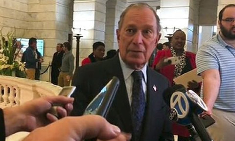 בלומברג בשבוע שעבר. יהודי חם [צילום: AP]