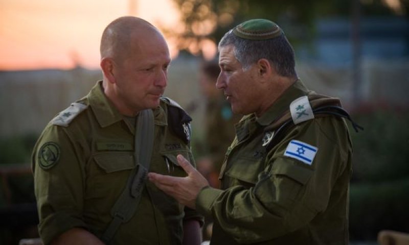 זיני ונדב לוטן. "אינני צייתן עיוור &ndash; אבל לויאלי עד תום" [צילום: דובר צה''ל]