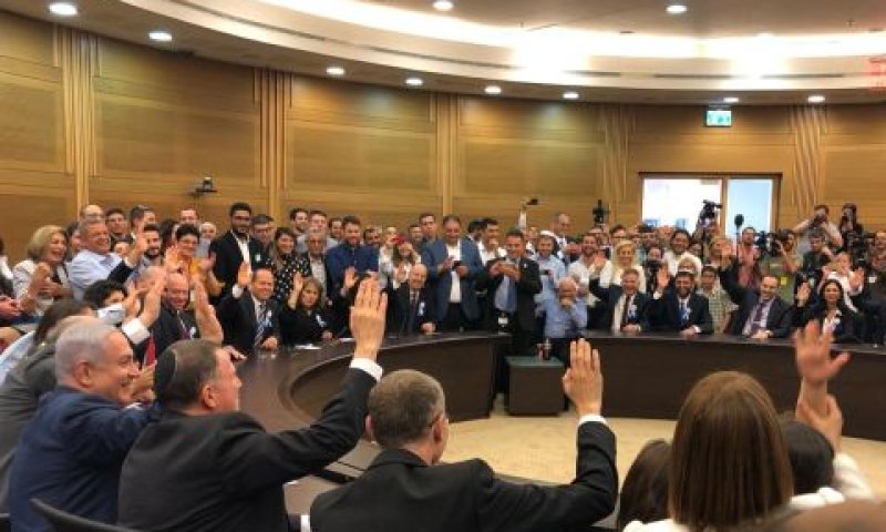 ההצבעה בישיבת סיעת הליכוד [צילום: דוברות הכנסת]