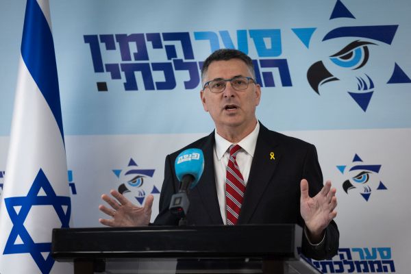 "בנסיבות אחרות הייתי פורץ בצחוק" [צילום: יונתן זינדל, פלאש 90]