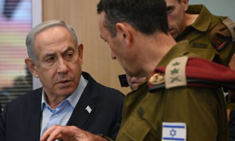 רא"ל הרצי הלוי ובנימין נתניהו בפתח ישיבת קבינט המלחמה [צילום: חיים צח/לע"מ]